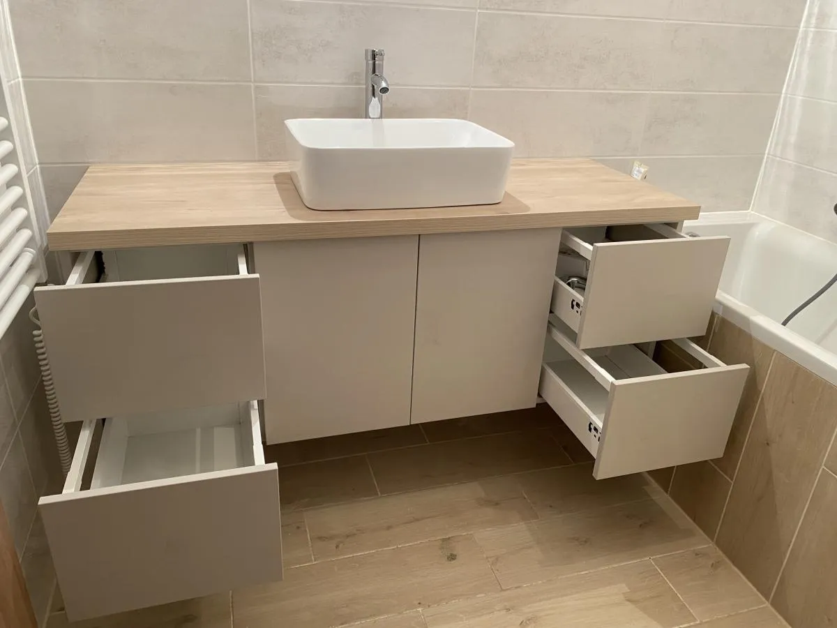 Egyedi fürdőszoba bútor készítés: tervezéstől a beépítésig  útmutató