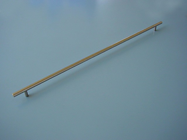 Rúdfogantyú matt nikkel 608 mm Fém