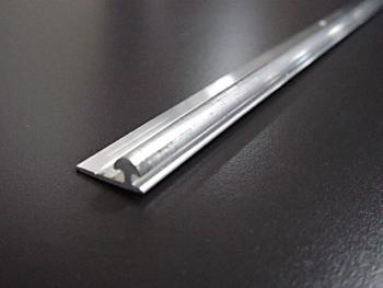 ALSÓ VEZETÖSIN 300, CSAVAROZH. 3 fm ALUMINIUM FÉM 1.Kép