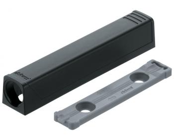 BLUM TIP-ON adapterlemez ajtókhozegyenes (20/32 mm) Terrafekete 1.Kép