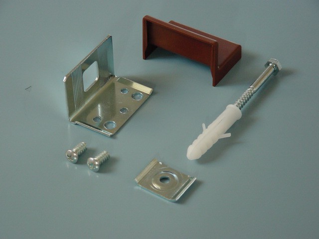 345-ÖS VASALAT TIPLIVEL  (Lama vasalat) BARNA 52×35×32 mm FÉM-MÜANYAG