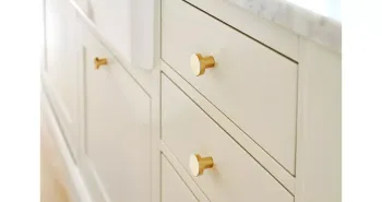 Furnipart Fogantyú  DOT gomb, sárgaréz polírozott sárgaréz 2.Kép