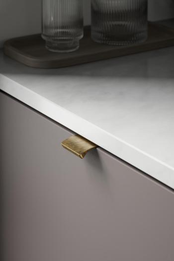 Furnipart Fogantyú  EDGE Straight   20mm alu, antik sárgaréz 2.Kép