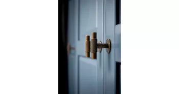 Furnipart Fogantyú  MANOR T gomb, fém antik sárgaréz 2.Kép